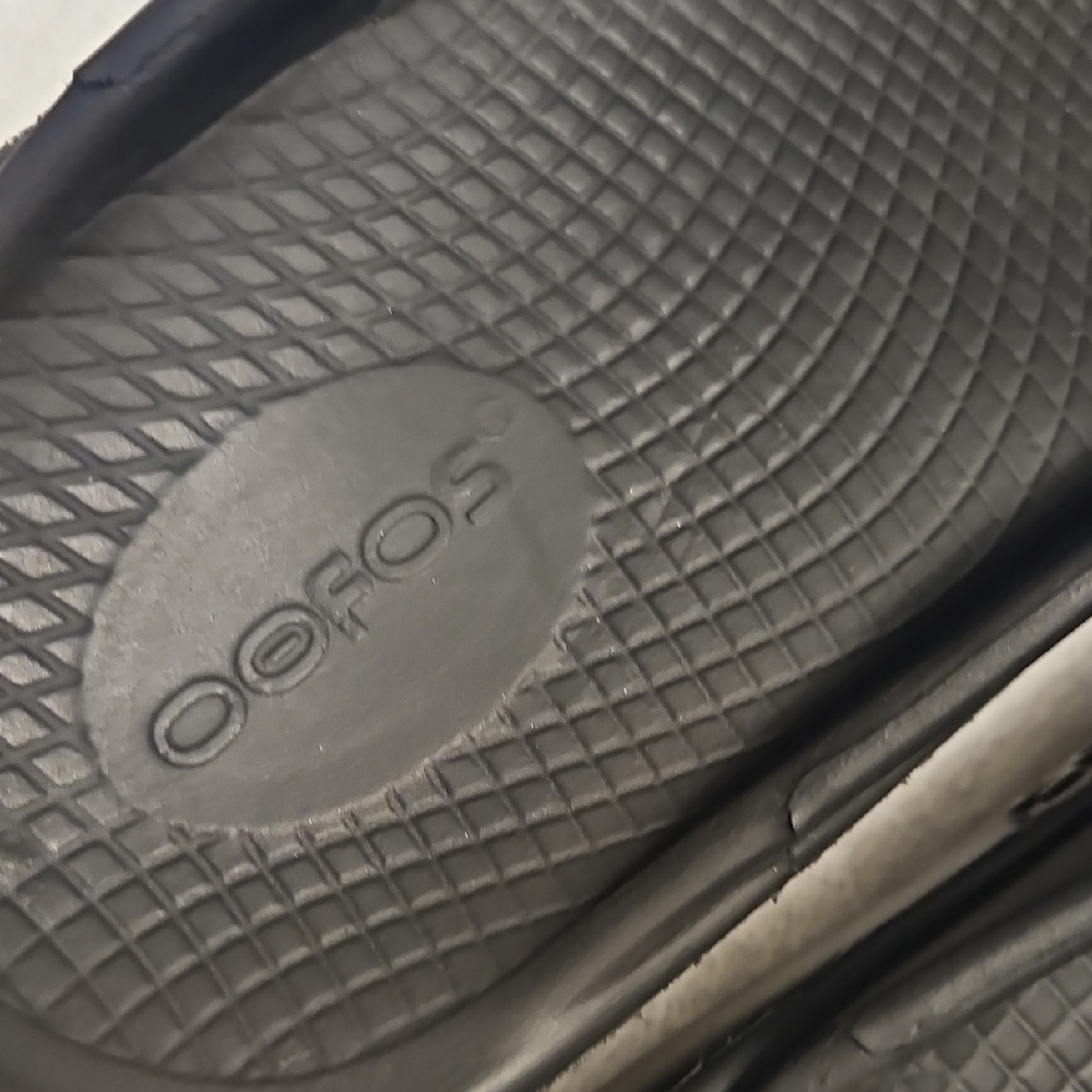 OOFOS Women's Black Sandals - Picture 4 of 8